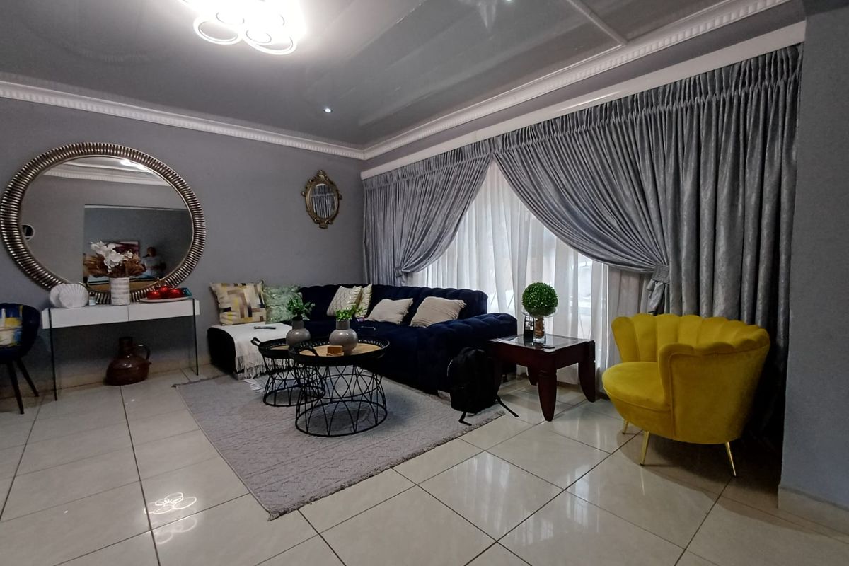 All You Need In A House Under One Roof With Modern Touches. - Photo 4