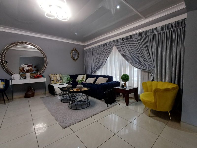 All You Need In A House Under One Roof With Modern Touches. - Photo 4