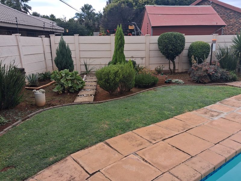 Stunning Family Home with Exceptional Features! - Photo 10