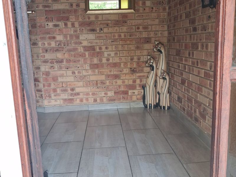 Stunning Family Home with Exceptional Features! - Photo 6