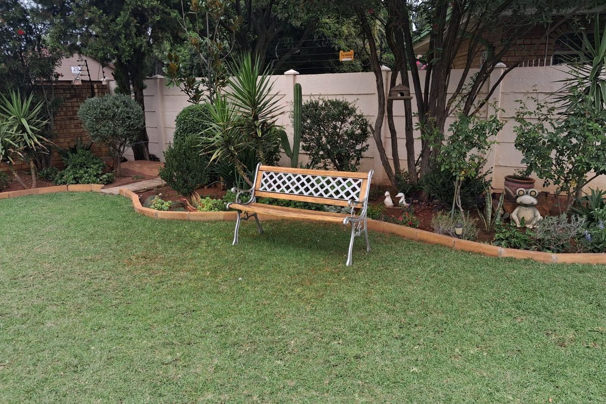 Stunning Family Home with Exceptional Features! - Photo 2