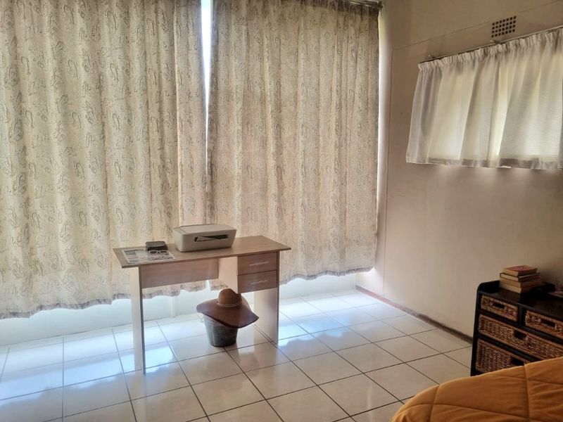 GROUND FLOOR GEM IN THREE RIVERS PROPER – LOCK UP & GO LIVING AT ITS BEST! - Photo 6