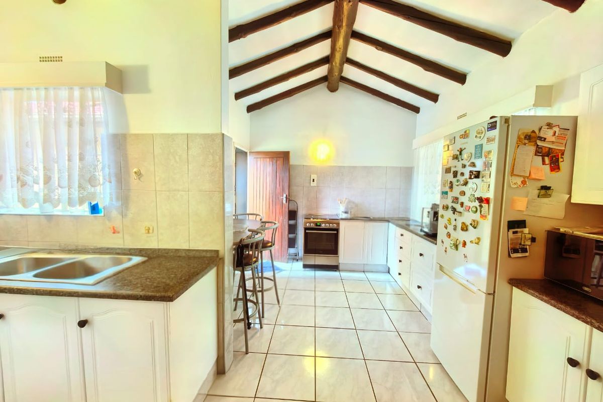 Move-in ready family house for sale in Vaalpark - Photo 3