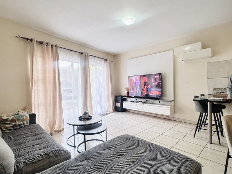 Dual Mandate | A rare gem in Khaya Lami Estate Tasbet Park  This neat - Photo 7