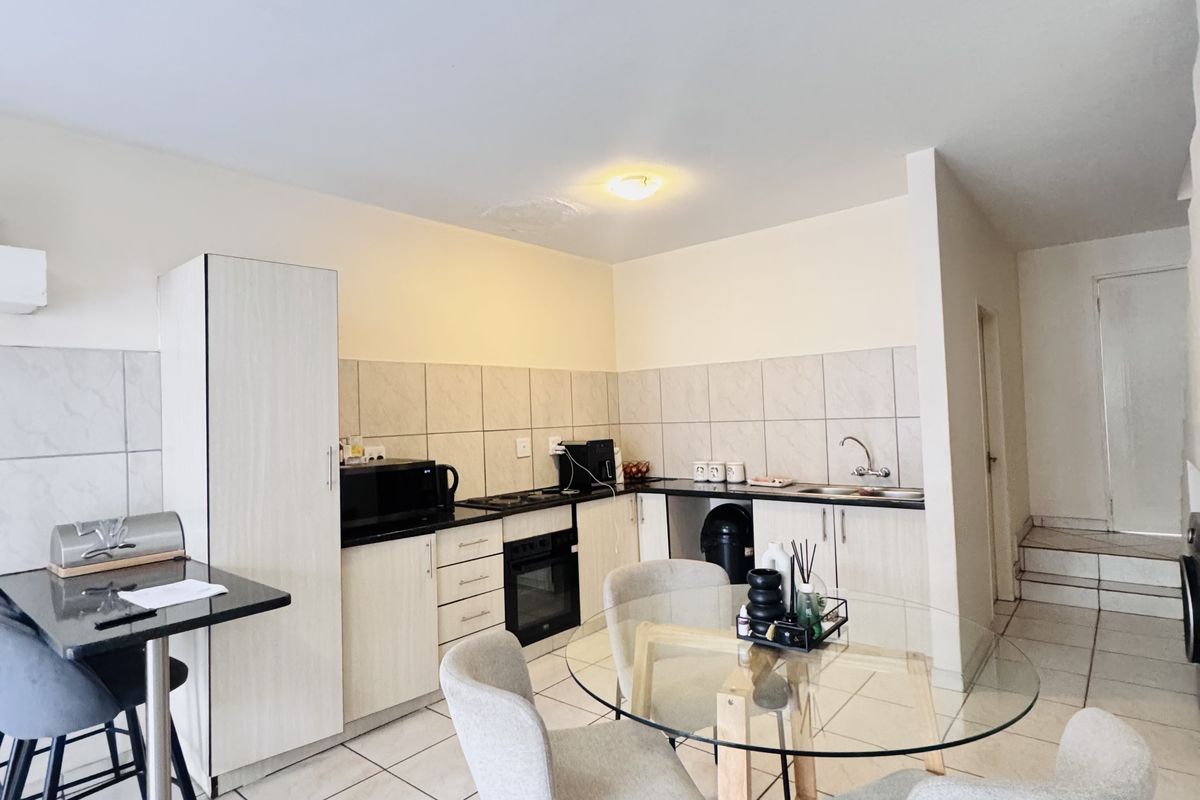 Dual Mandate | A rare gem in Khaya Lami Estate Tasbet Park  This neat - Photo 4