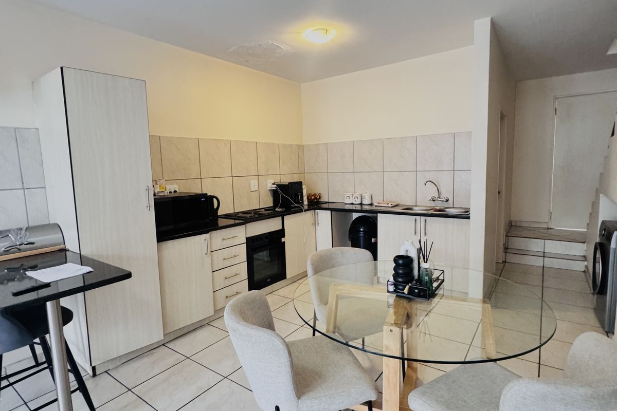 Dual Mandate | A rare gem in Khaya Lami Estate Tasbet Park  This neat - Photo 2