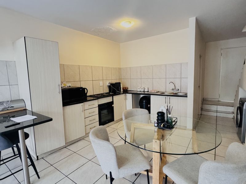 Dual Mandate | A rare gem in Khaya Lami Estate Tasbet Park  This neat - Photo 2