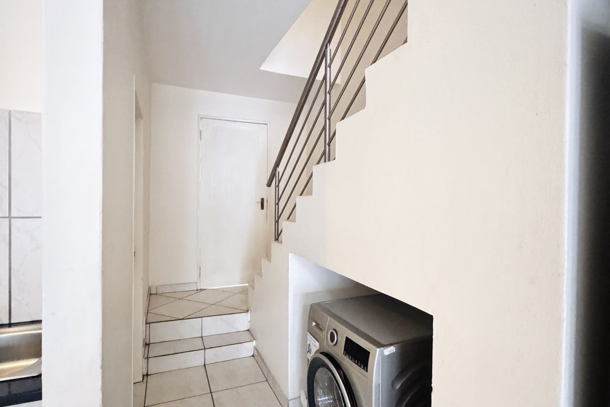 Dual Mandate | A rare gem in Khaya Lami Estate Tasbet Park  This neat - Photo 5