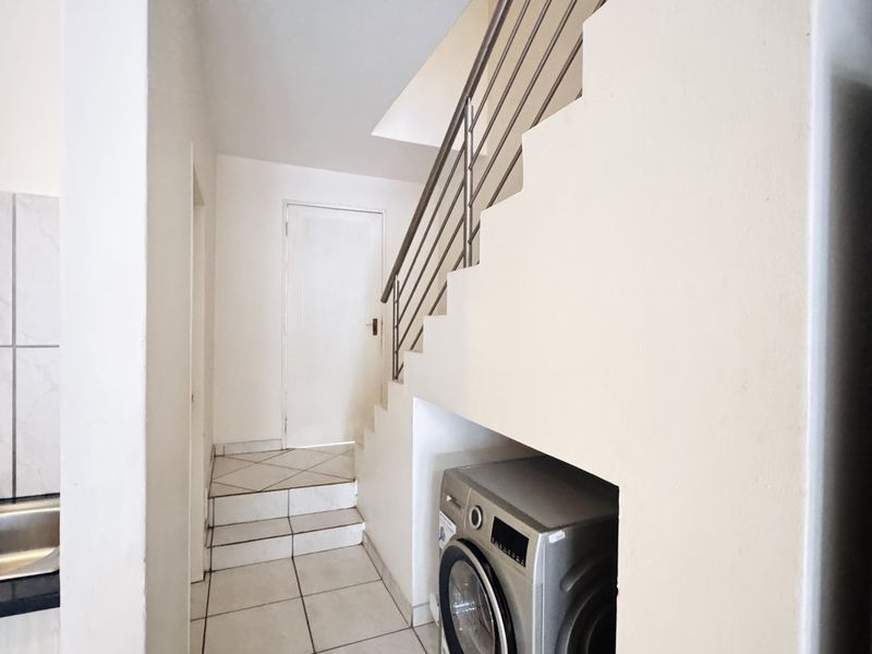 Dual Mandate | A rare gem in Khaya Lami Estate Tasbet Park  This neat - Photo 5