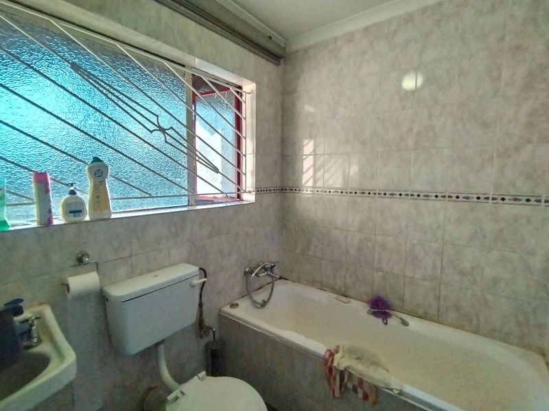 Stunning 4 Bedroom House To-Let In Brakpan North! - Photo 10