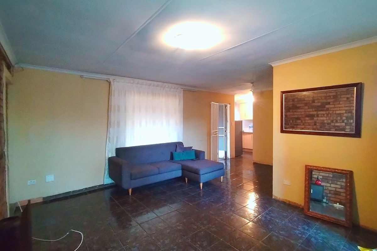 Stunning 4 Bedroom House To-Let In Brakpan North! - Photo 4