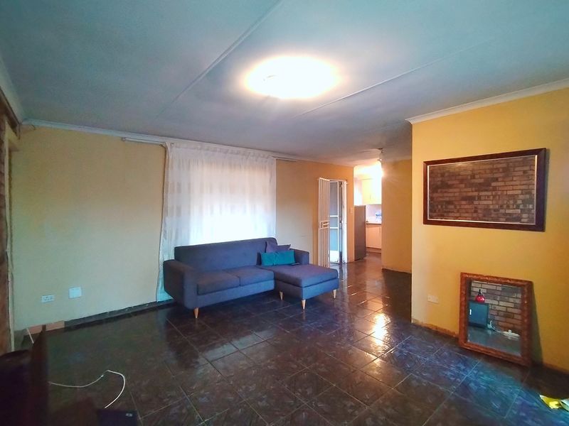 Stunning 4 Bedroom House To-Let In Brakpan North! - Photo 4