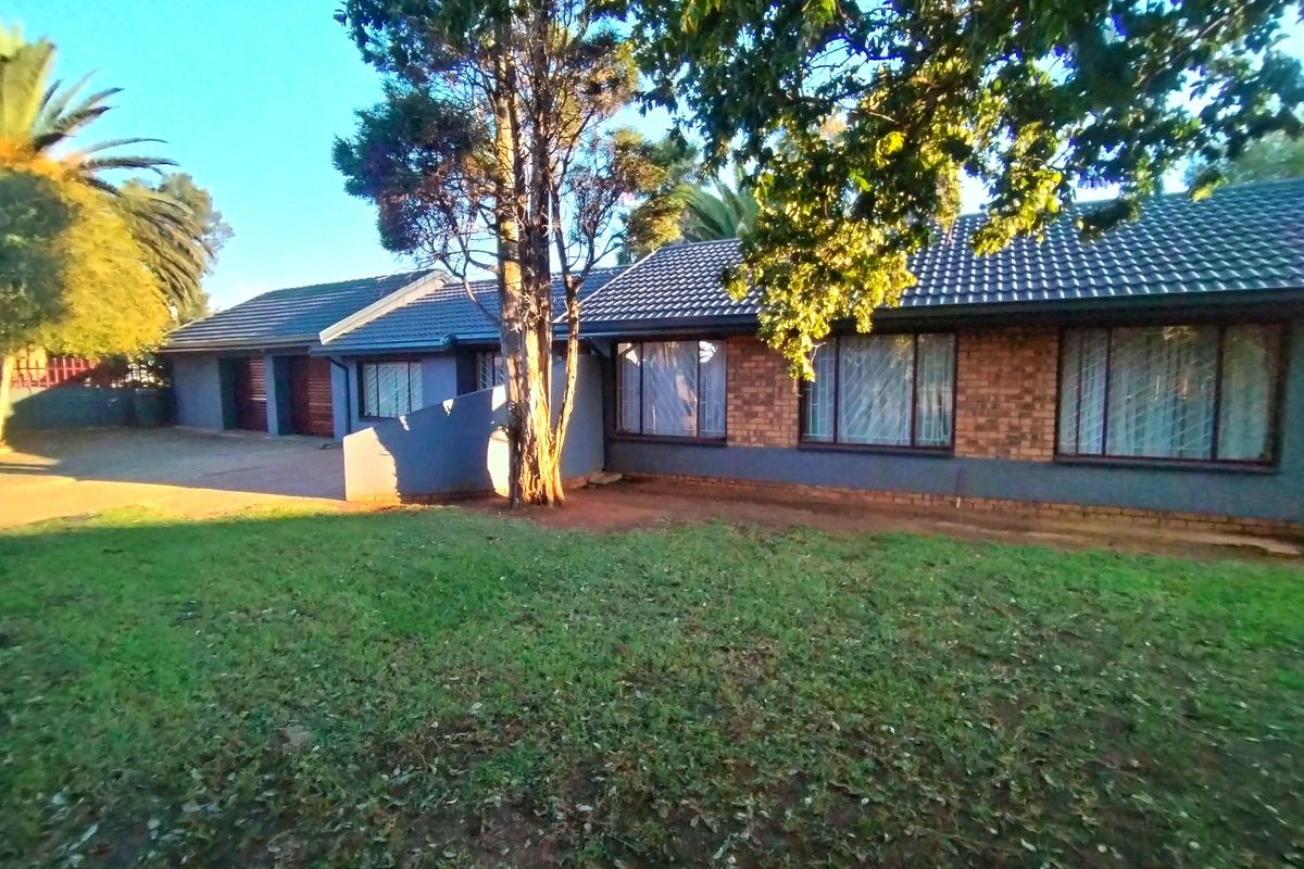 Stunning 4 Bedroom House To-Let In Brakpan North! - Photo 2