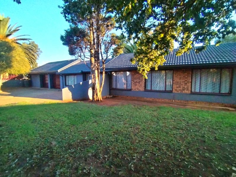 Stunning 4 Bedroom House To-Let In Brakpan North! - Photo 2