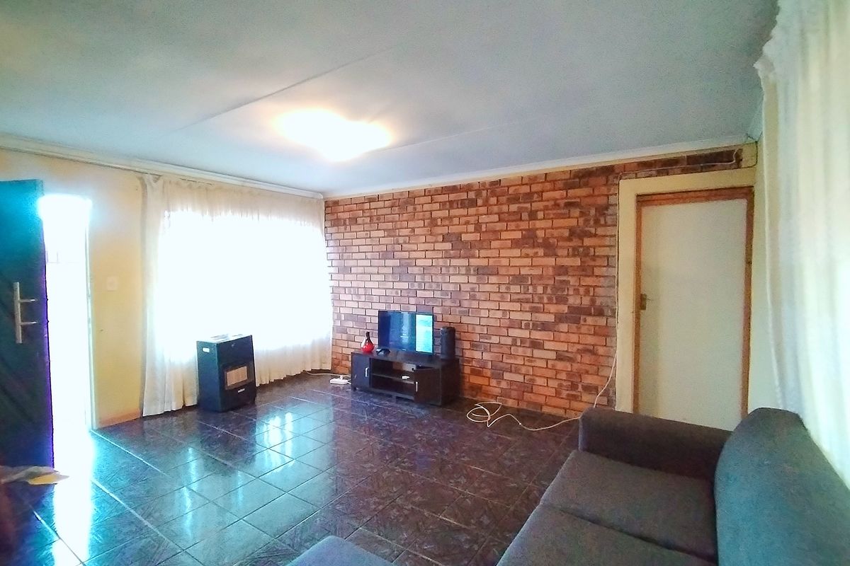 Stunning 4 Bedroom House To-Let In Brakpan North! - Photo 5