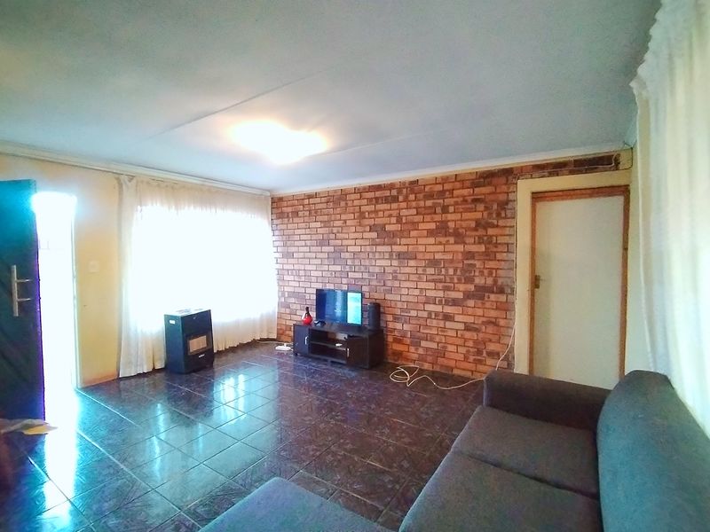 Stunning 4 Bedroom House To-Let In Brakpan North! - Photo 5