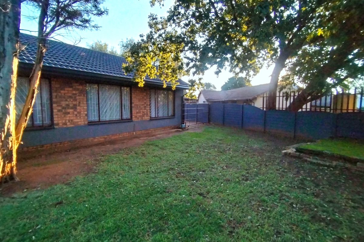 Stunning 4 Bedroom House To-Let In Brakpan North! - Photo 3