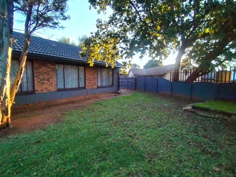 Stunning 4 Bedroom House To-Let In Brakpan North! - Photo 3