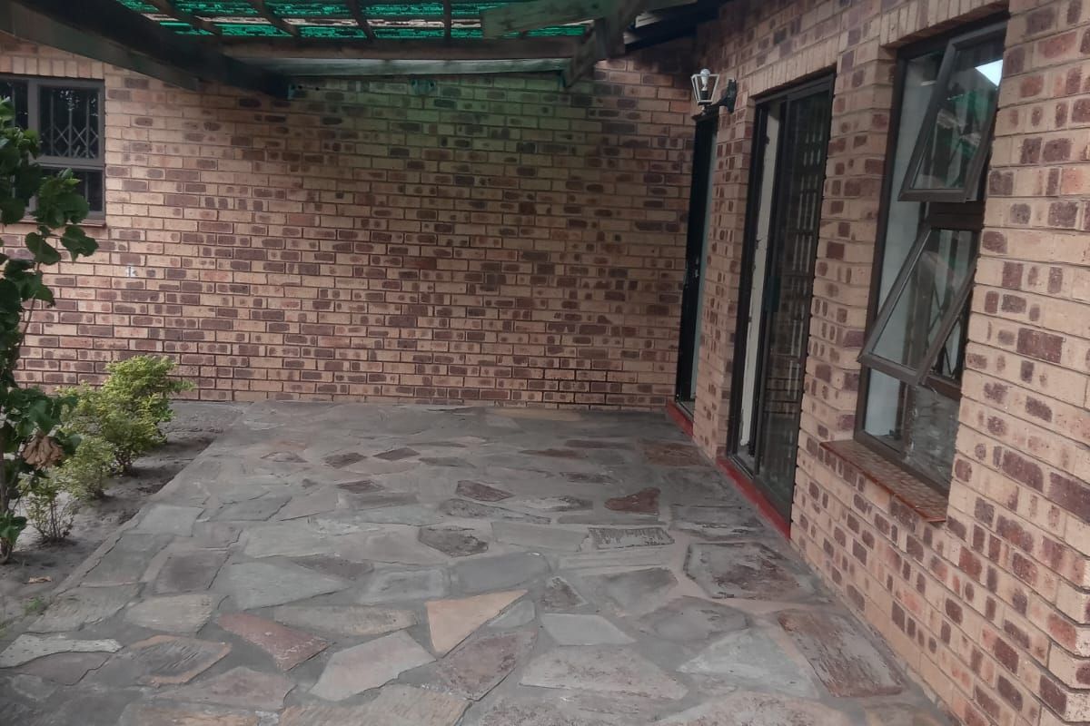 House For Sale In Esikhawini - Photo 2