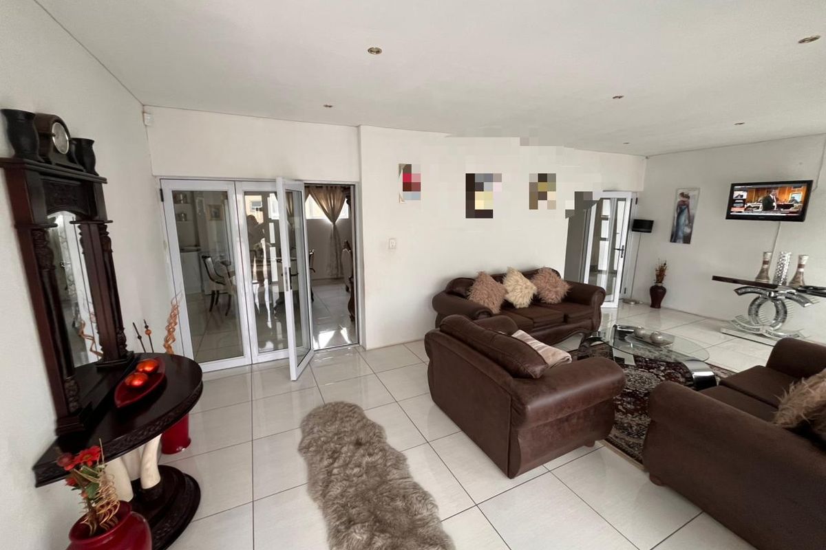 Luxury Living in Riverspray Lifestyle Estate. - Photo 3