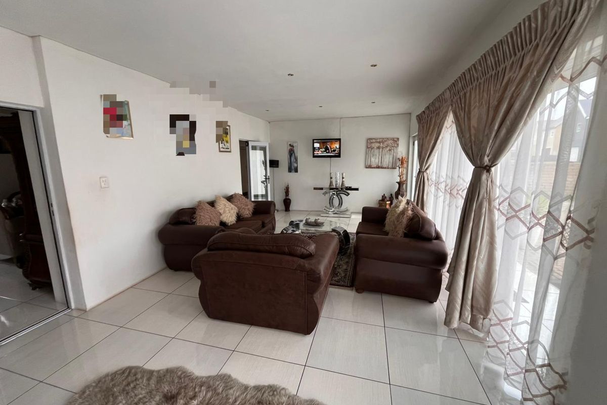 Luxury Living in Riverspray Lifestyle Estate. - Photo 2