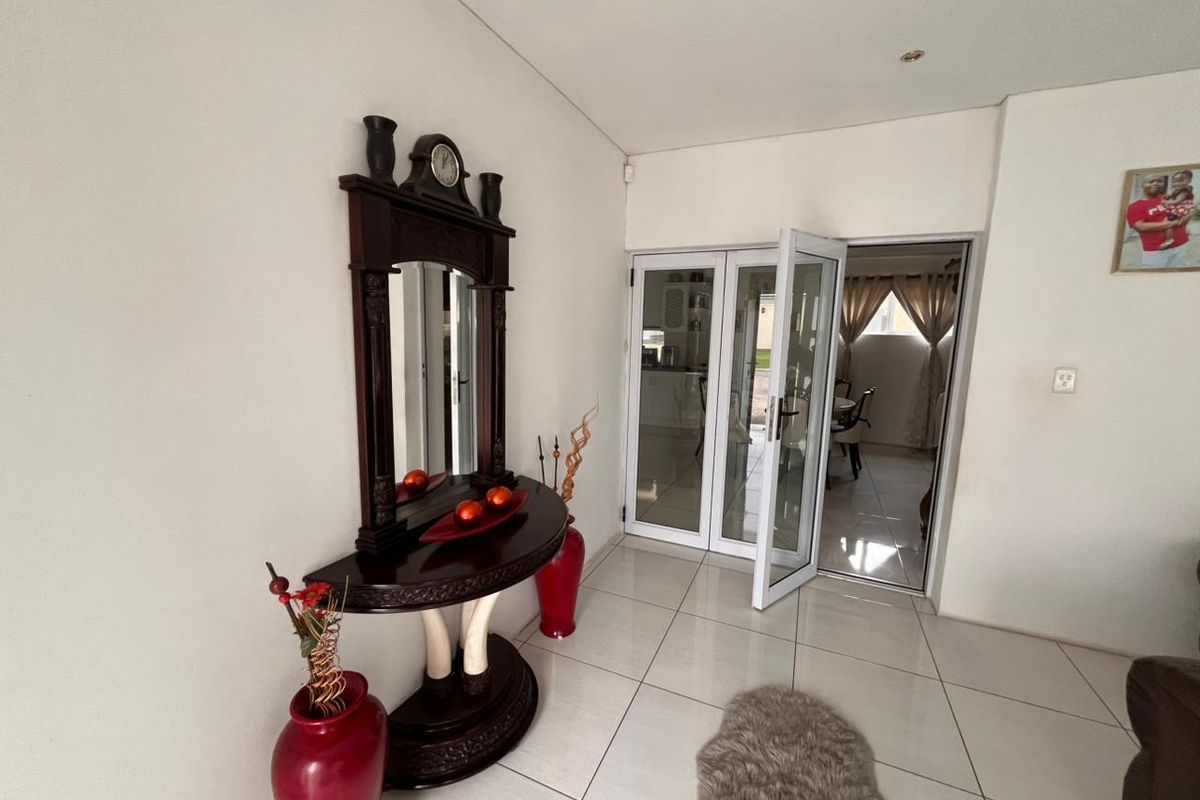 Luxury Living in Riverspray Lifestyle Estate. - Photo 4