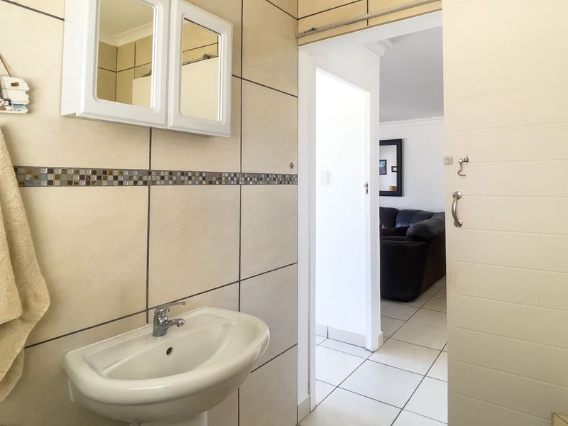 Low maintenance home in secure estate - Photo 9