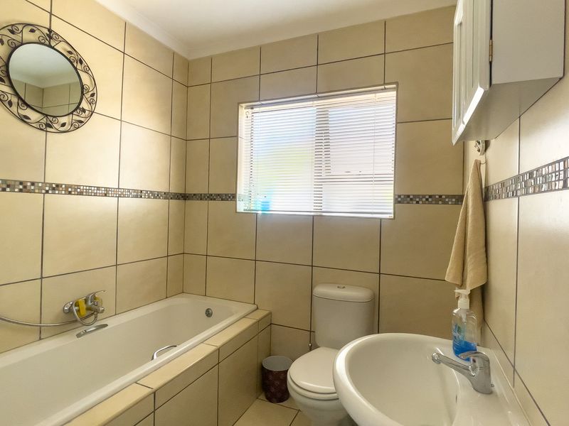 Low maintenance home in secure estate - Photo 8