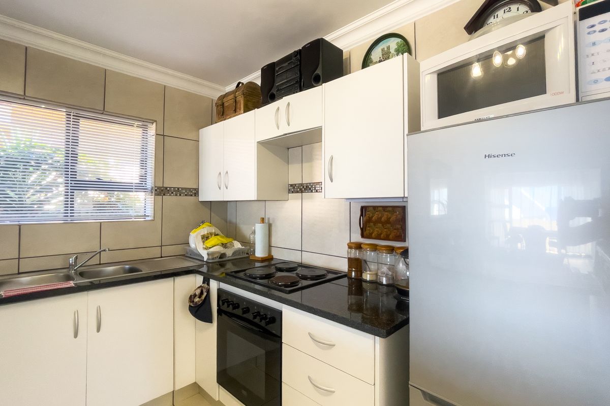 Low maintenance home in secure estate - Photo 3