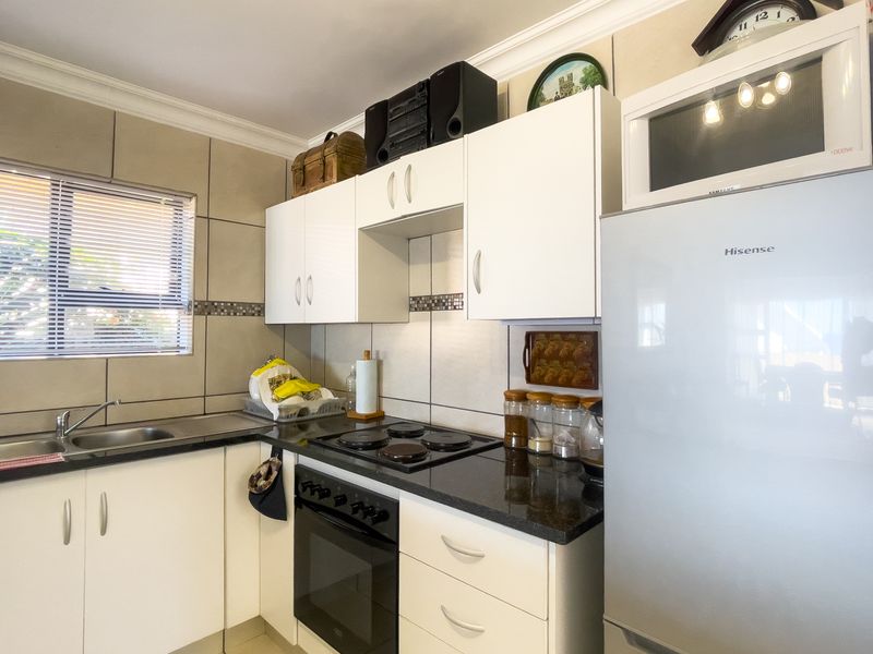 Low maintenance home in secure estate - Photo 3