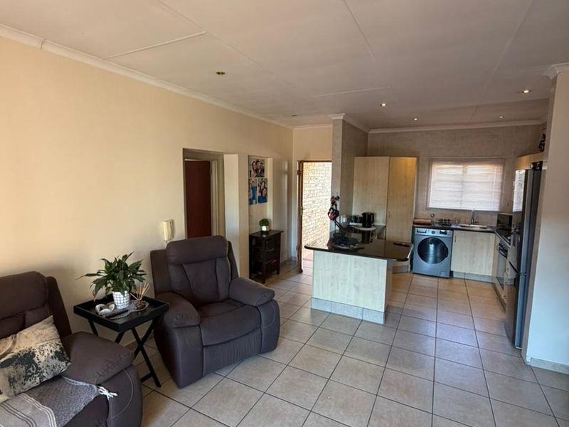 Modern 2-Bedroom 2-Bathroom Ground Floor Unit to Rent in Atlantis City Estate, Sonneveld, Brakpan - Photo 10