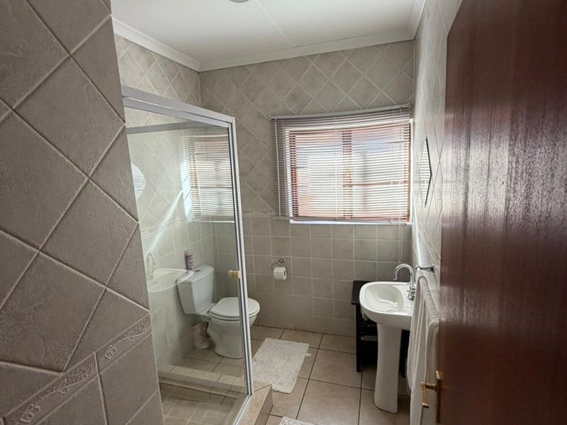 Modern 2-Bedroom 2-Bathroom Ground Floor Unit to Rent in Atlantis City Estate, Sonneveld, Brakpan - Photo 7