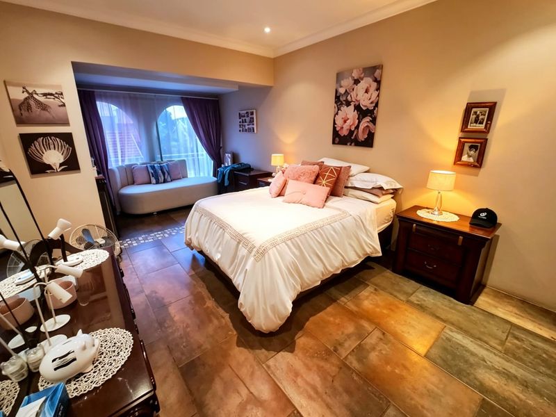 IMMACULATE. MODERN. MOVE-IN READY. - Photo 9