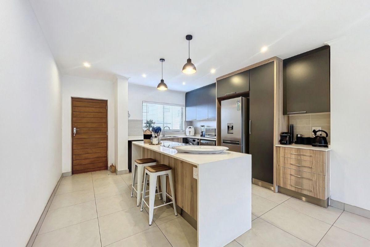 Elegant Three-Bedroom Simplex for Sale in Olive Wood Village South Estate - Photo 2