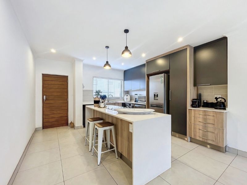 Elegant Three-Bedroom Simplex for Sale in Olive Wood Village South Estate - Photo 2