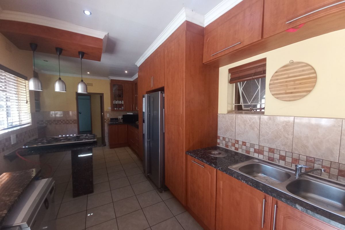 Home To Let In SE 6 - Photo 3