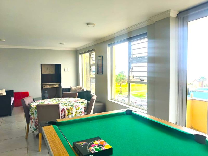 Beachfront Luxury Living on Jeffreys Bay’s Main Beach - Photo 10