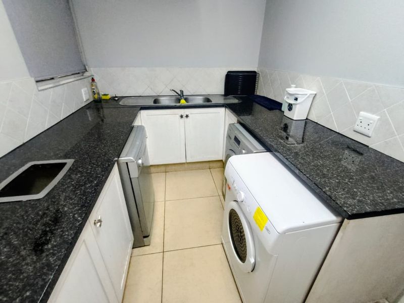 Beachfront Luxury Living on Jeffreys Bay’s Main Beach - Photo 8