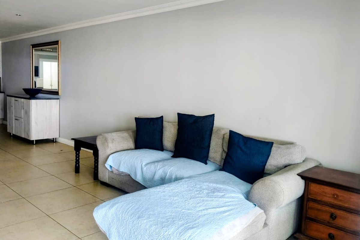 Beachfront Luxury Living on Jeffreys Bay’s Main Beach - Photo 5