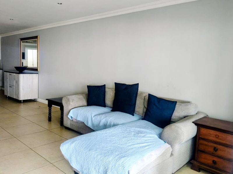 Beachfront Luxury Living on Jeffreys Bay’s Main Beach - Photo 5