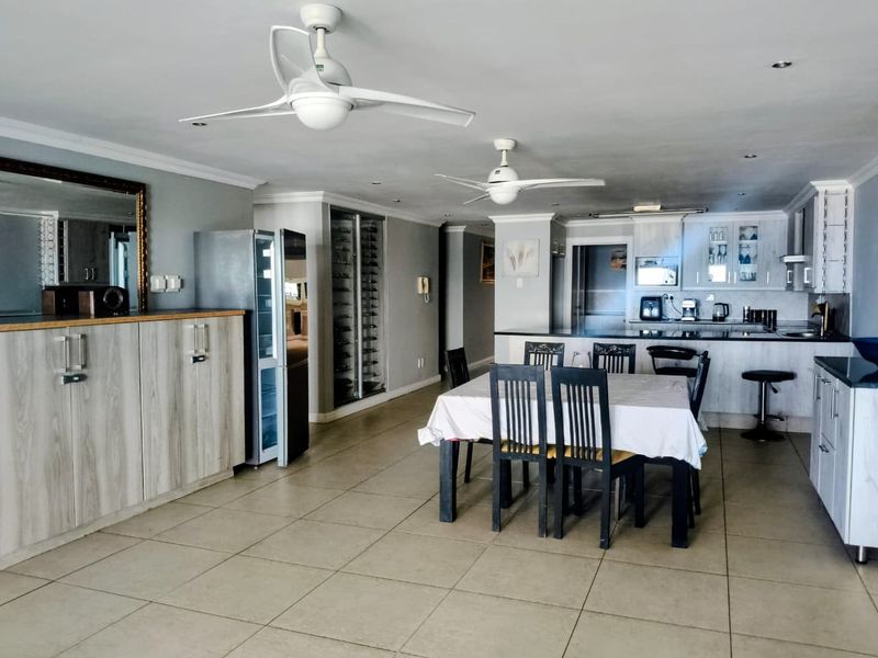 Beachfront Luxury Living on Jeffreys Bay’s Main Beach - Photo 3