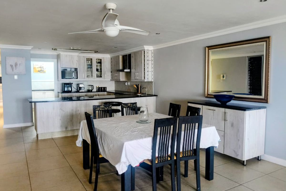 Beachfront Luxury Living on Jeffreys Bay’s Main Beach - Photo 4