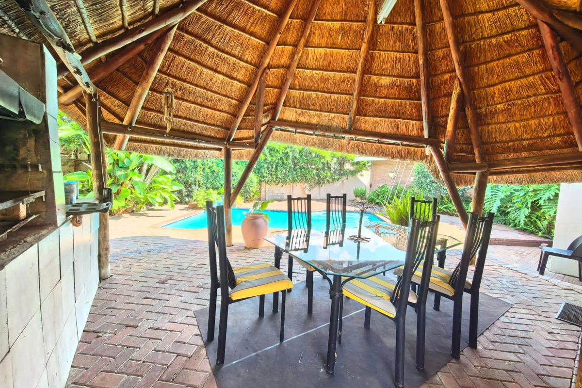 Modern family house for sale in Vaalpark with lots of extras - Photo 3