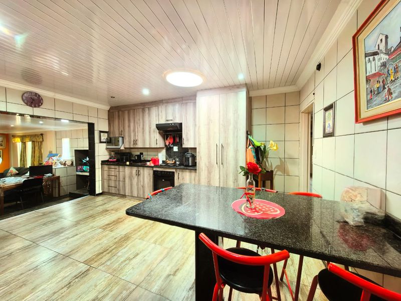 Modern family house for sale in Vaalpark with lots of extras - Photo 5