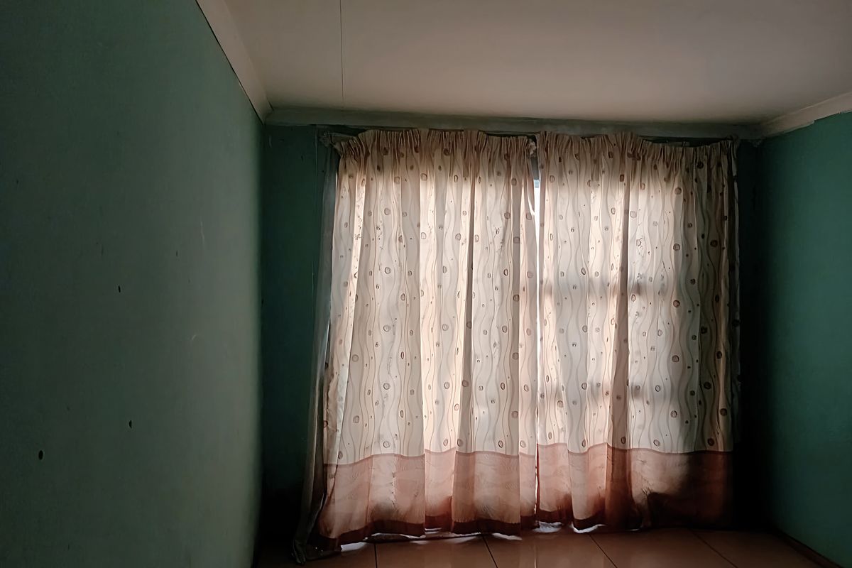 Prime Opportunity: 3-Bedroom Residence with Expansive Grounds - Photo 5