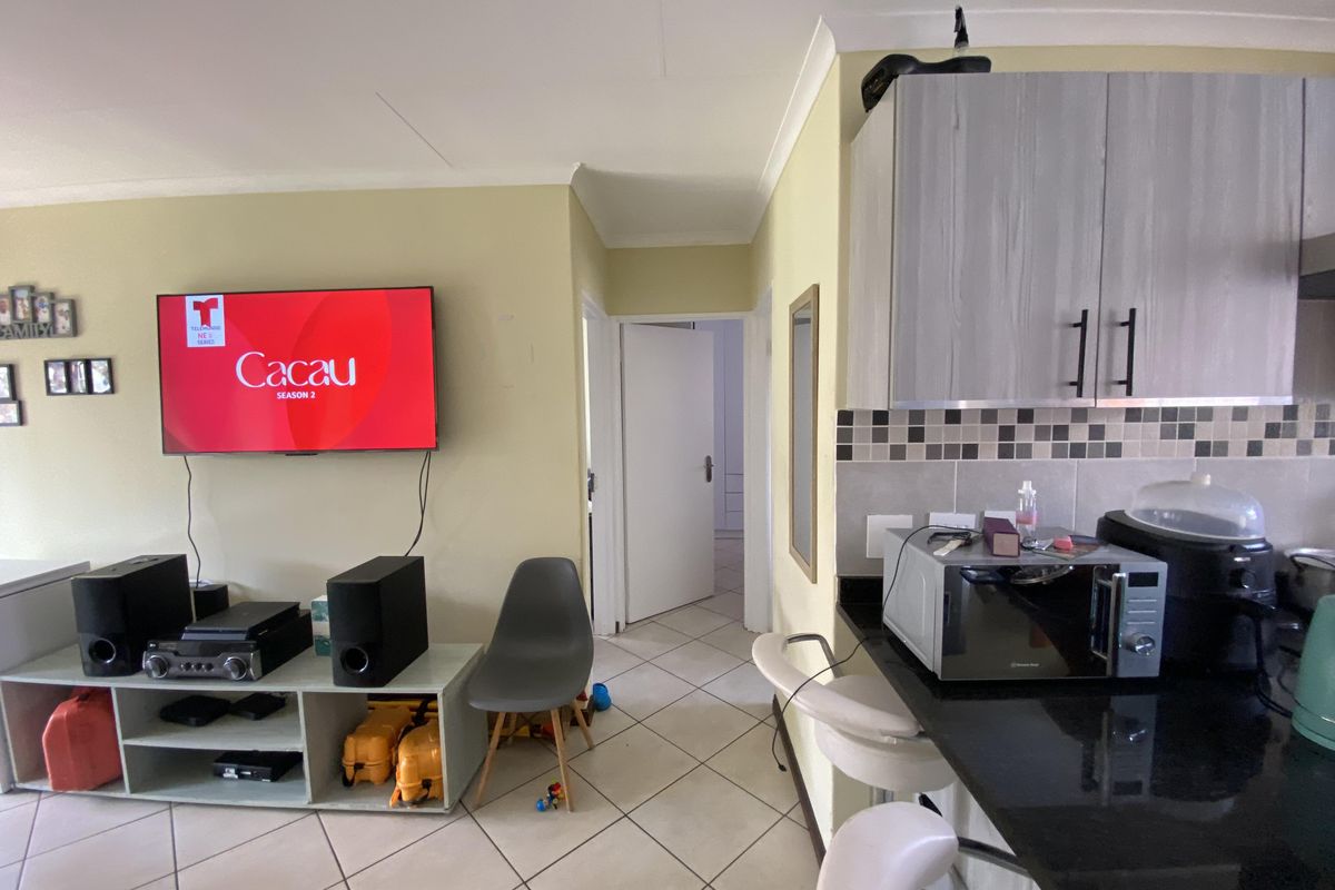 2 Bedroom Apartment in Rynfield AH - Photo 2