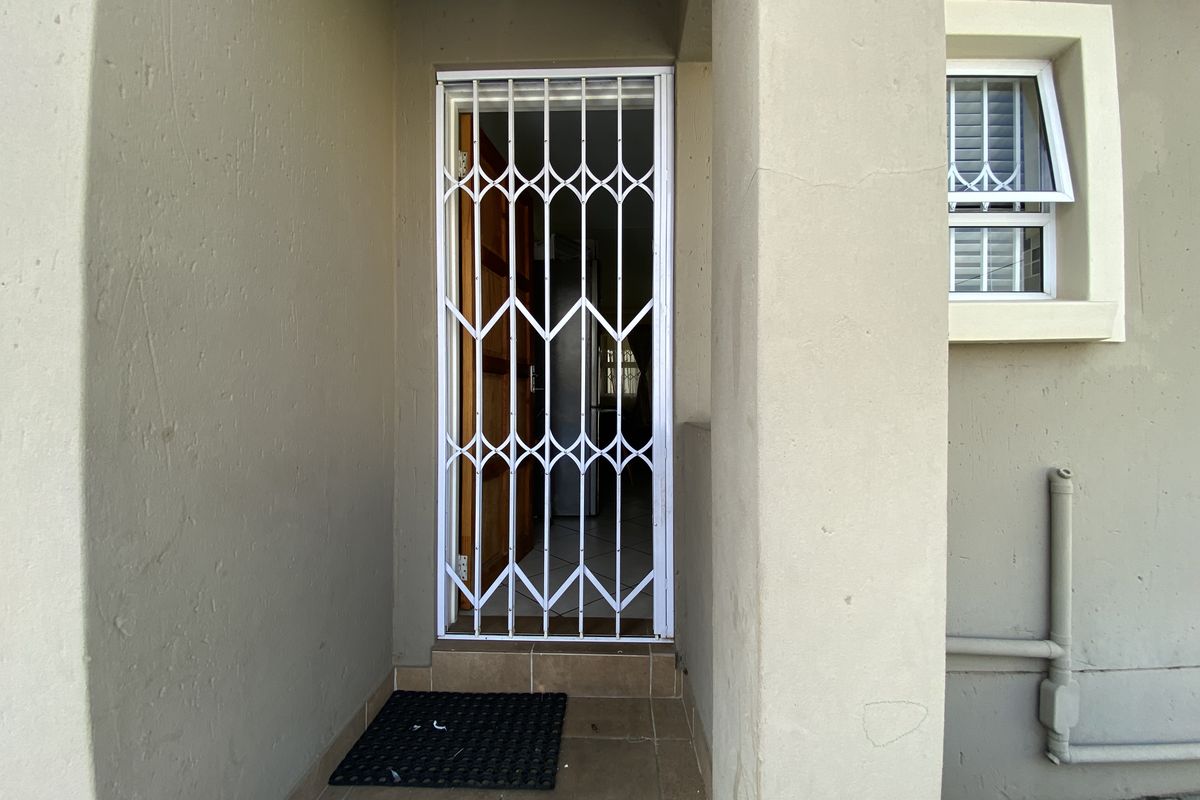 2 Bedroom Apartment in Rynfield AH - Photo 5