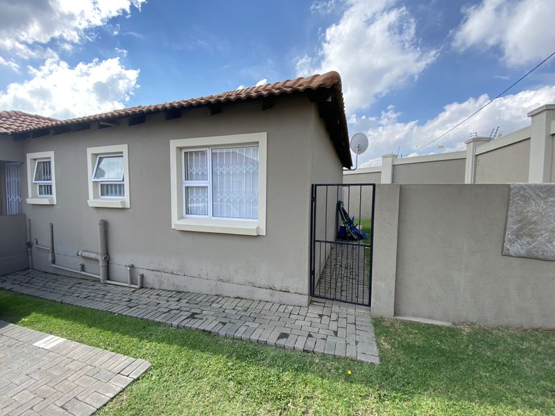 2 Bedroom Apartment in Rynfield AH - Photo 3