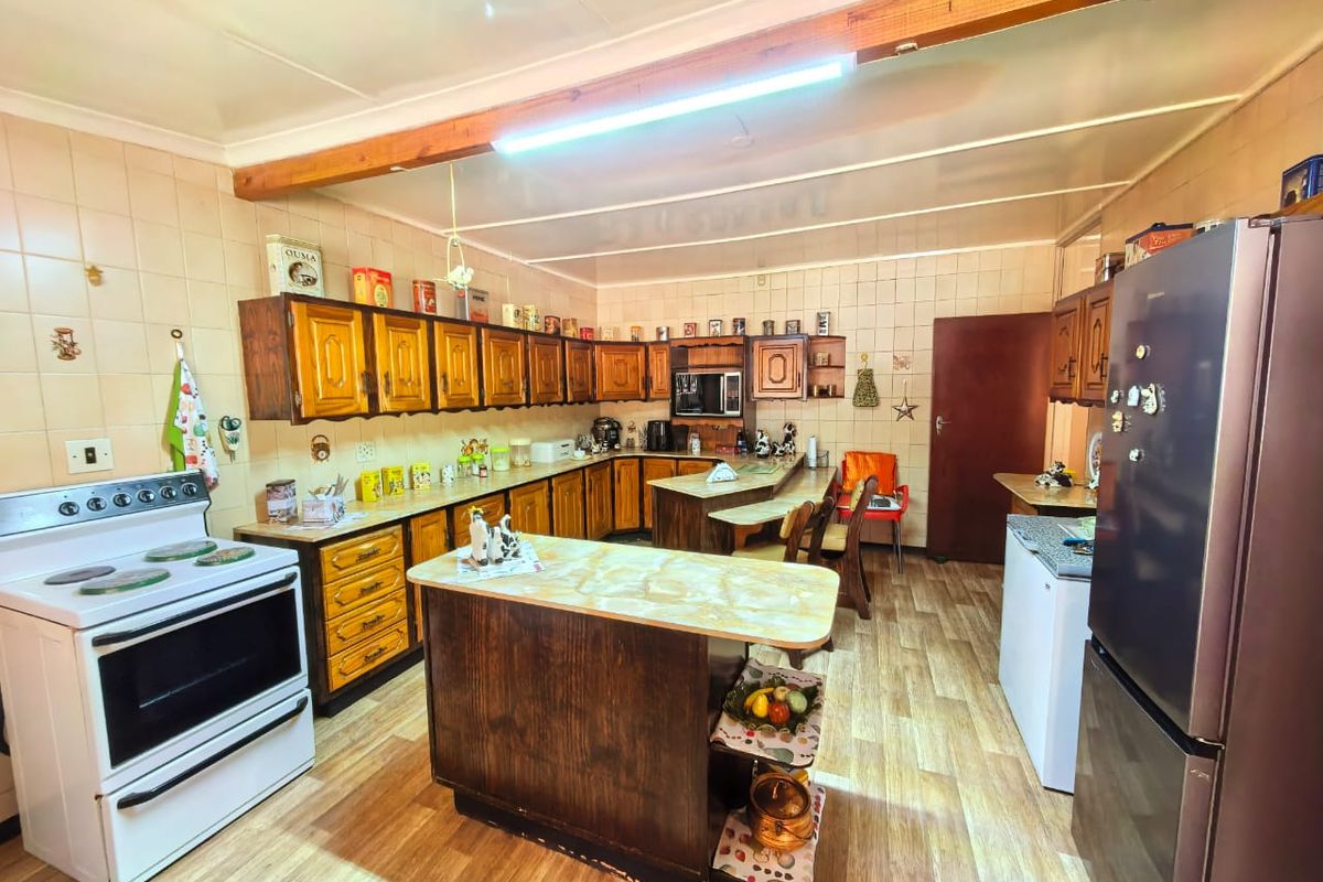 Family house for sale in Sasolburg, walking distance to schools and shopping center - Photo 5