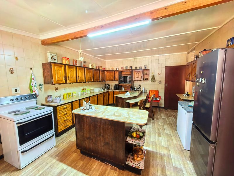 Family house for sale in Sasolburg, walking distance to schools and shopping center - Photo 5